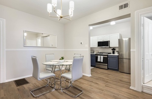 Ranch Triangle House | GROUP LUX LINCOLN PARK 4BD/4.5BA Home +parking