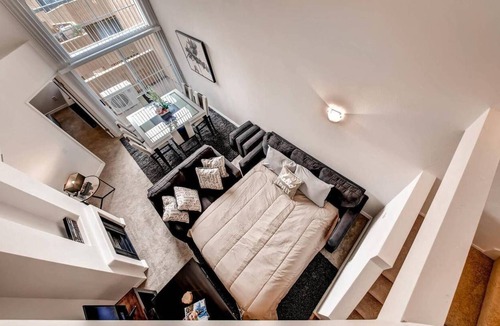 Downtown San Diego Apartment | H3 -Gorgeous Multi Level San Diego Loft - Work or Escape Free Parking - #1 Locat