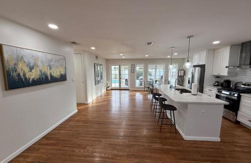Grantville House | Heated pool, Sunny San Diego, Entire home, Free Parking, BBQ, Pets allowed, family neighborhood!