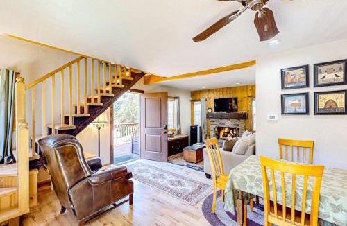 Cedar Glen House | Heliotrope Hideaway