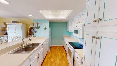 Pawleys Island House | Heron Marsh Escape Split Level Villa Lake Views