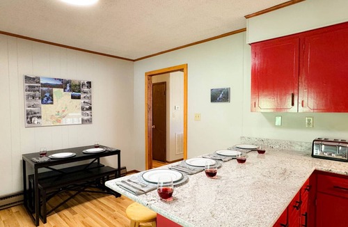 Cherokee House | Hilltop Cabin with Mountain Views | Close to Downtown and Natl Park