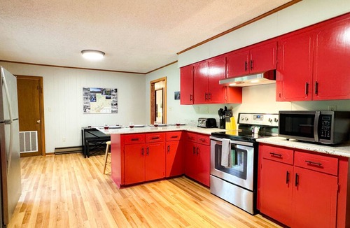 Cherokee House | Hilltop Cabin with Mountain Views | Close to Downtown and Natl Park