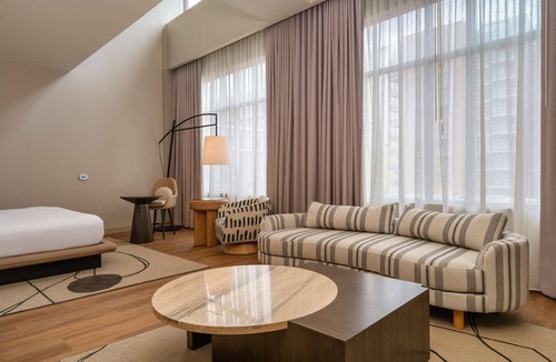 Pacific Terrace Hotel | Hilton San Diego Gaslamp Quarter
