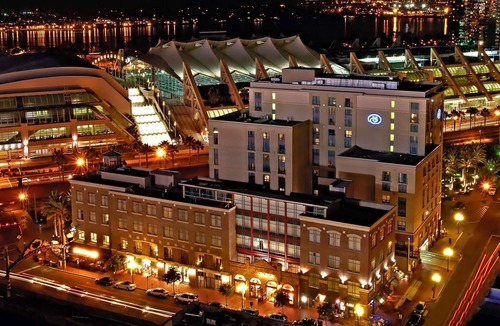Pacific Terrace Hotel | Hilton San Diego Gaslamp Quarter