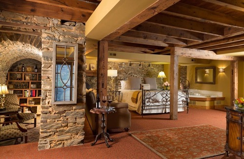 Leacock-Leola-Bareville Hotel | Historic Hotel, Charming King Club & Coach Rms, Farmhouse Feel, Spa, Pool, 5Star