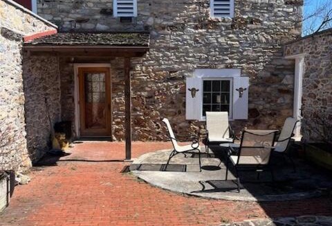 Wayne Apartment | Historic Barn Apartment