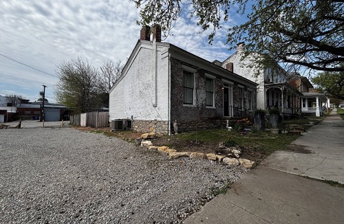 Hannibal House | Historic brick 2-bedroom house in downtown Hannibal with off street parking WiFi