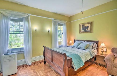 Crescent City Apartment | Historic Crescent City Studio - Lakefront w/Dock!