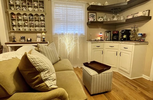 Dickel House | Historic downtown Bell Buckle! Southern Charm Guest House