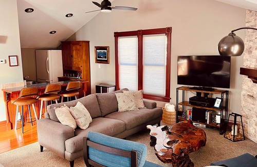 Stillwater Apartment | Historic Downtown Stillwater Getaway - Charm of Churchill