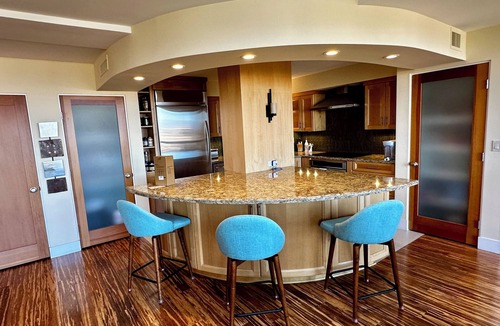 Hillcrest Condo | Historic post modern mid rise with floor to ceiling window views on Balboa Park.