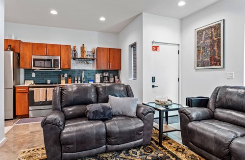 Downtown Chattanooga Condo | Historical Downtown, Private, Self-check-in, 1 car Parking, 1King & 1Queen beds