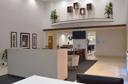 Alverton Hotel | Holiday Inn Express Mount Pleasant- Scottdale, an IHG Hotel