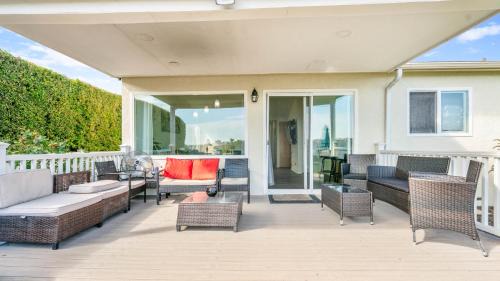 Birdland House | Home Ensuite with Panoramic City View