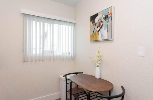 Birdland Apartment | Homey Modern 2BR-15min to Gaslamp, SeaWorld, Beach