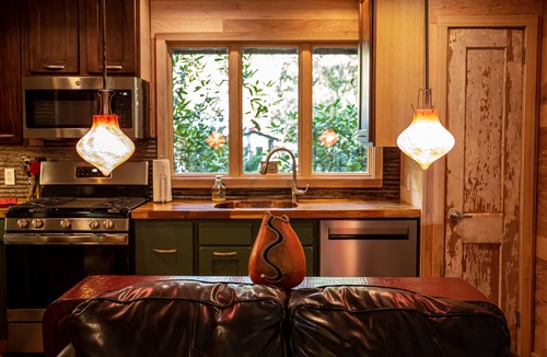 Mentone Cabin | Honeymoon Loft Cabin - Soaking Tub & Fireplace - Walk to Mentone