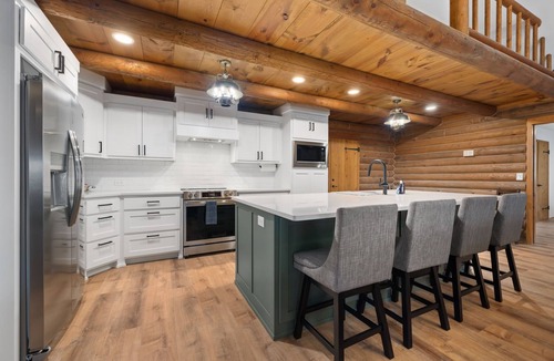 Rogers House | Horizon Hideaway-ON Beaver Lake-Hot Tub-Sunroom