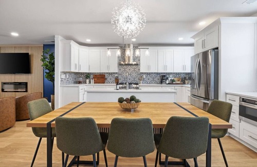 Central Northside House | ★ HostWise Stays ★ Entertainment Haven, Hot Tub & Family-Friendly