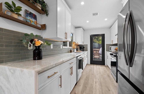 Clairemont House | Hot Tub/Pool/Fire Pit/10 Mins to Beach