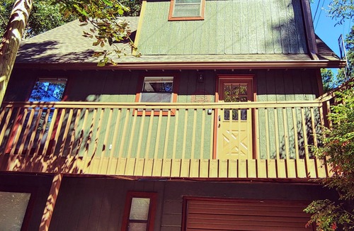 Almond House | HOT TUB, Swimming/Fishing Lake, Mountain Views The Happy Appalachian