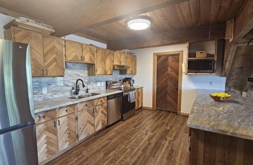 Barrett House | Houston Riverfront Cabin Retreat