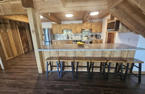 Barrett House | Houston Riverfront Cabin Retreat