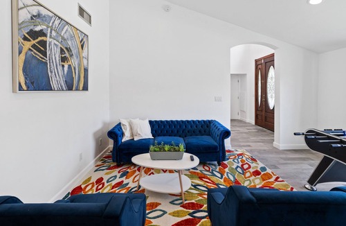 Clairemont Mesa West House | Huge Family Friendly Retreat! Centrally Located!