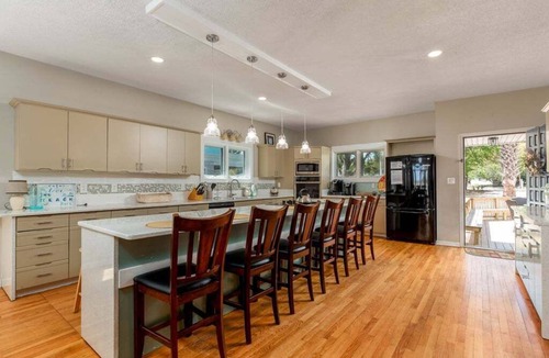 Golden Mile House | Huge oceanfront pet friendly home with large yard