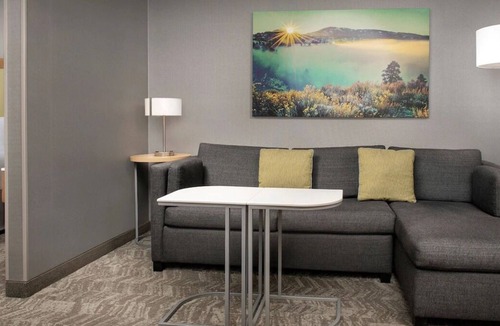 Southeast Boise House | Idaho Gem! 3 Comfortable Units, Onsite Pool, Pets Allowed, Free Breakfast