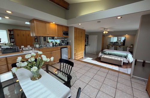 Del Mar Heights House | Ideal Location~Amazing Ocean & Sunset Views~Outdoor Living Spaces~Chef’s Kitchen
