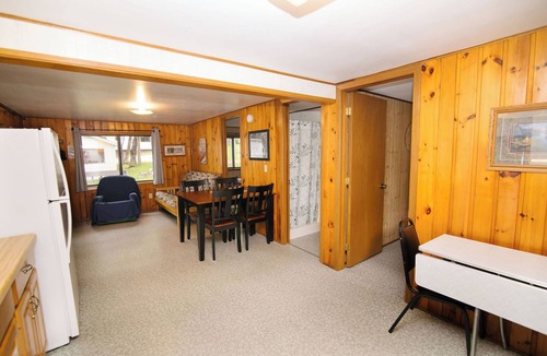 Richmond Cabin | Idle Hour, a 2 BR lakefront cabin nestled in family-friendly Riverside Resort