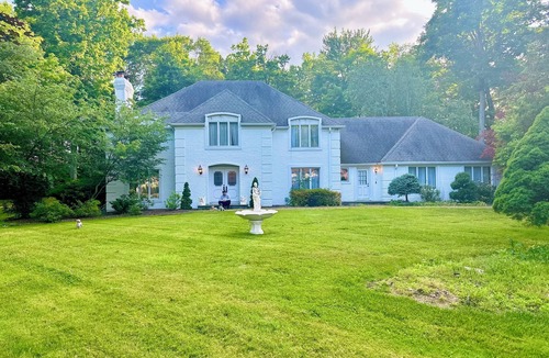 New Bedford House | Immersive Themed Luxury Getaway-W/th- Hot Tub/Theater/Game Room/Gym-Sleeps Large