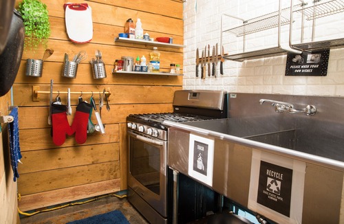Pacific Beach Hostel | ITH Beach Bungalow Surf Hostel