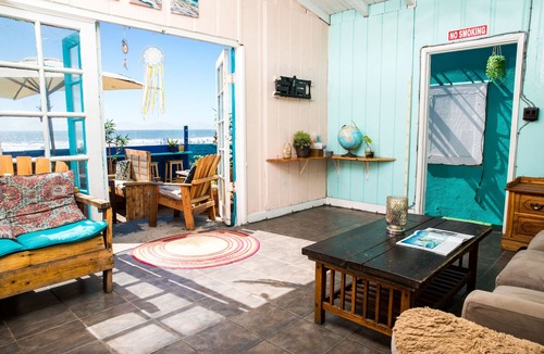 Pacific Beach Hostel | ITH Beach Bungalow Surf Hostel
