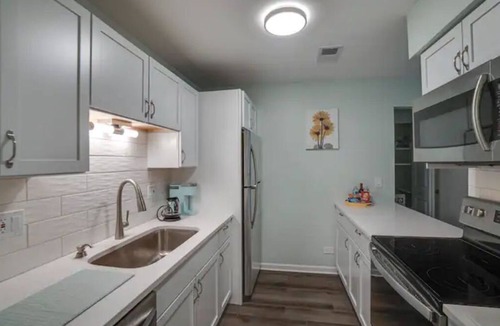 Elk Grove Village Condo | Just remodeled apartment close to airport and mall