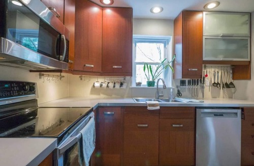 Berwyn House | K9 Cottage @ Berwyn MainLine - No Pet Fees