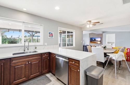 Clairemont House | Kids paradise, FENCED HEATED POOL⭐️TOYS SPAJacuzzi SPLASH PAD plus cebtral AC