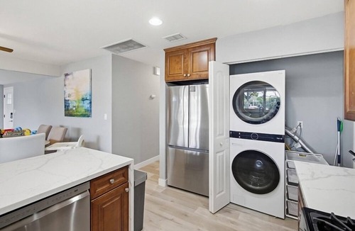 Clairemont House | Kids paradise, FENCED HEATED POOL⭐️TOYS SPAJacuzzi SPLASH PAD plus cebtral AC