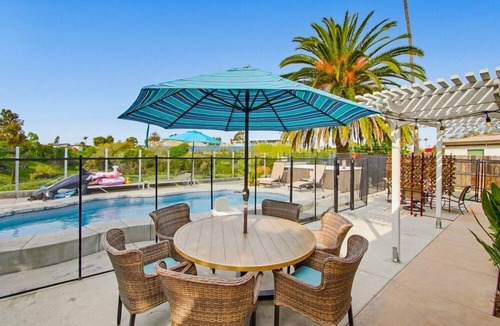 Clairemont House | Kids paradise, FENCED HEATED POOL⭐️TOYS SPAJacuzzi SPLASH PAD plus cebtral AC