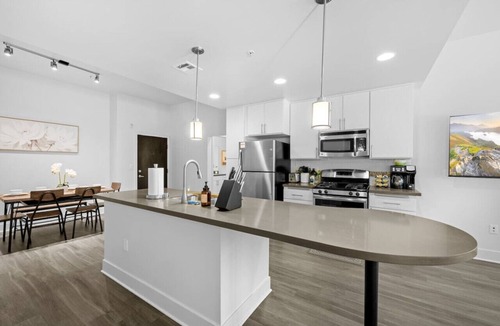 Kearny Mesa Apartment | King Bed, Pool/Hot Tub! Arcade Room, Gym, Parking!