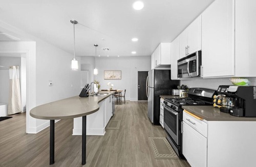 Kearny Mesa Apartment | King Bed, Pool/Hot Tub! Arcade Room, Gym, Parking!