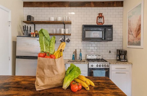 Gayborhood House | King Bed Sleeps 3 2 Beds Walkable Cozy