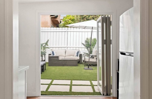 Village of La Jolla Villa | La Jolla Beach Villa - Walk to Windansea Beach