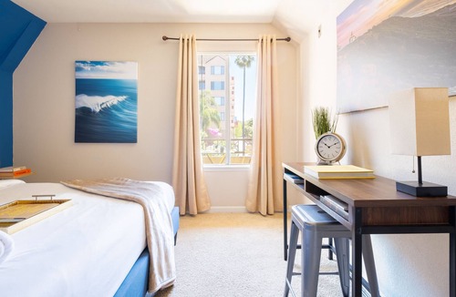 University City Apartment | La Jolla UTC King Bed Suite w/Pool, Sauna, Parking
