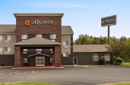 Peru Hotel | La Quinta Inn & Suites by Wyndham Peru Starved Rock St Park