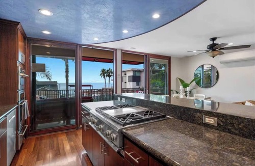 Beach Barber Tract Condo | LaJolla whole Beach house spa and ocean view.