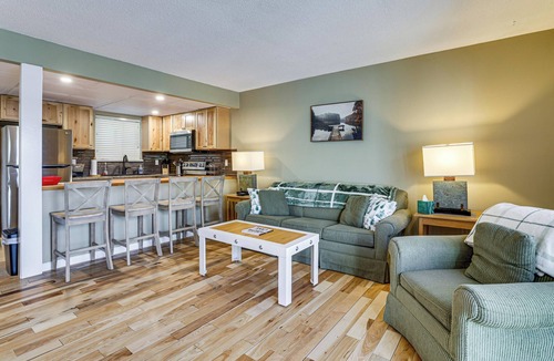 Greentown Condo | Lake & Boat Slip Access! Family Condo in Greentown