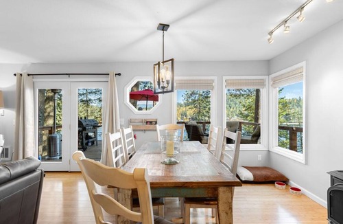 Sagle House | Lake Pend Oreille Cabin Dock, Boat Lift, Hot Tub