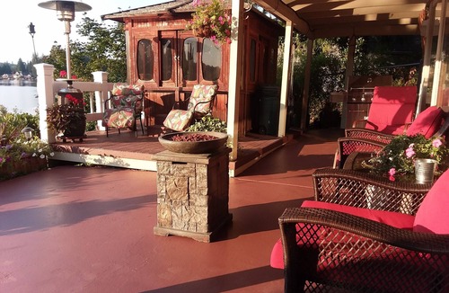 Lake Roesiger Apartment | Lake Roesiger 2 Bedroom Apartment - Waterfront. Boats hottub private quality.n